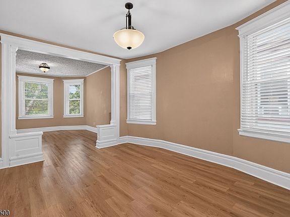 4th image of 18 Llewellyn Ave Floor 2