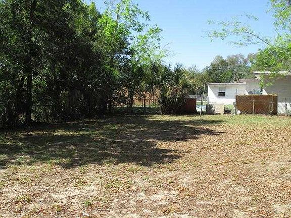 572 Berkshire - backyard