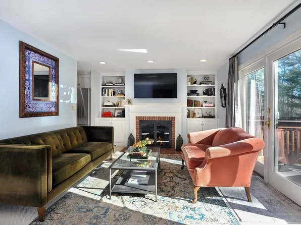225 Lincoln St APT G7, Duxbury, MA 02332