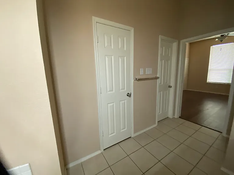7925 Branch Hollow Trl — Photo 16