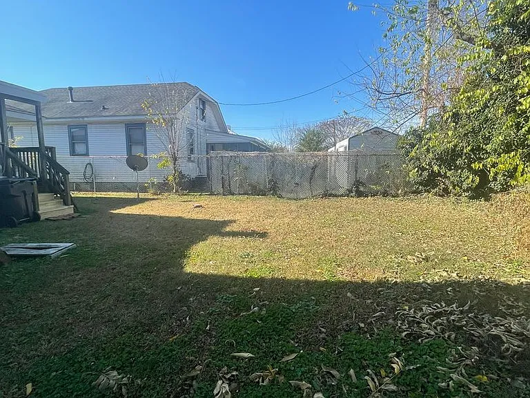 126B Suffolk Ave — Photo 14