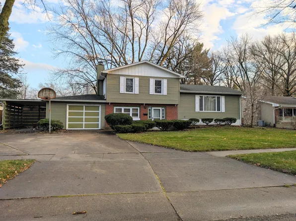 724 Williams Dr, Crown Point, IN 46307