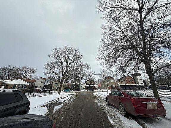 4th image of 308 W 42nd Pl