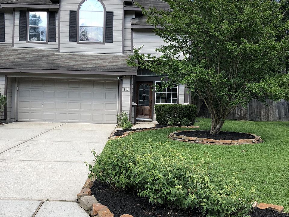 Fresh mulch, end unit, big yard!