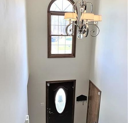 4th image of 141 Woodbine Dr