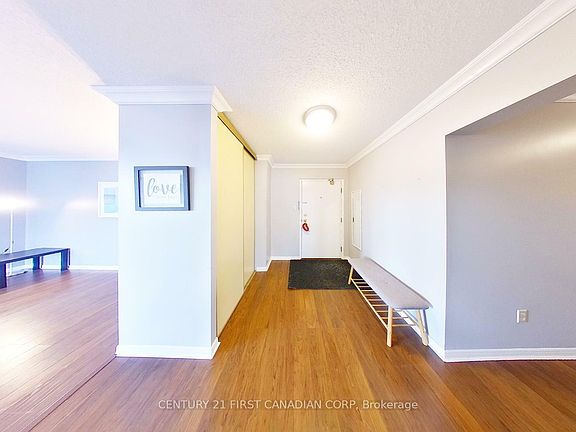 5th image of 570 Proudfoot Ln #1003