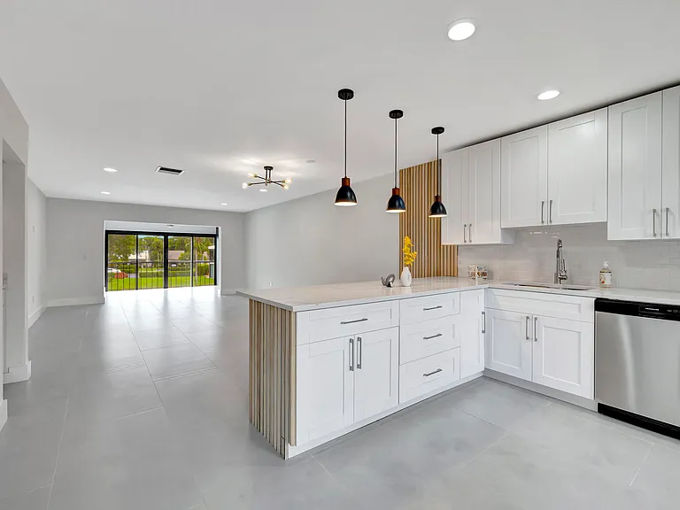 7898 Eastlake Dr #7D — Photo 8