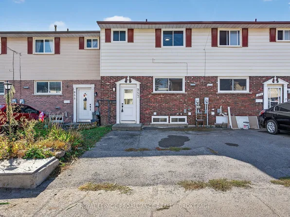 957 Oakview Ave, Kingston, ON K7M 6W9