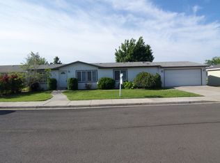 216 SE Cedar Bend Dr, College Place, WA 99324