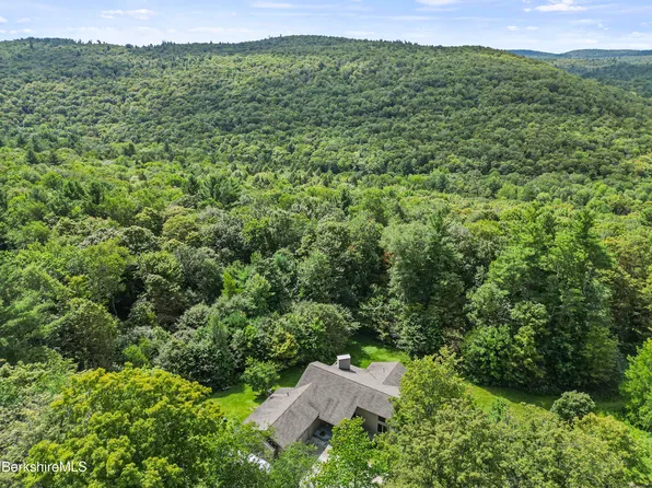 140 Leland Rd, Becket, MA 01223