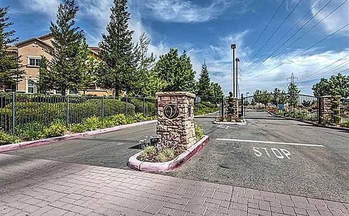 2 bed, 1314 sqft, $2,550 — Photo 4