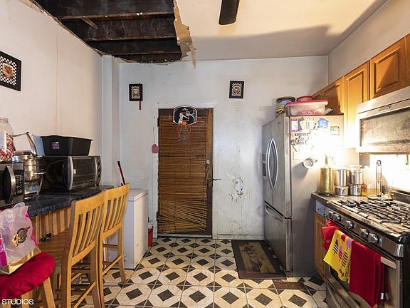 4th image of 7445 S Dante Ave
