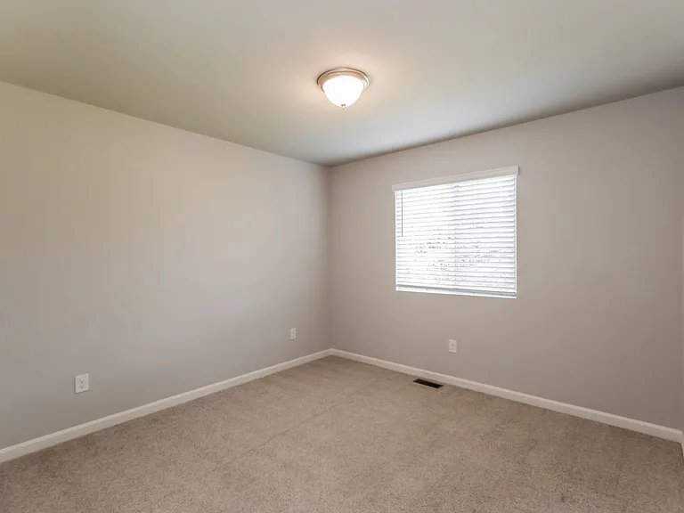 137 W Mason St — Photo 13