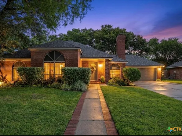 110 Champions Row, Victoria, TX 77904
