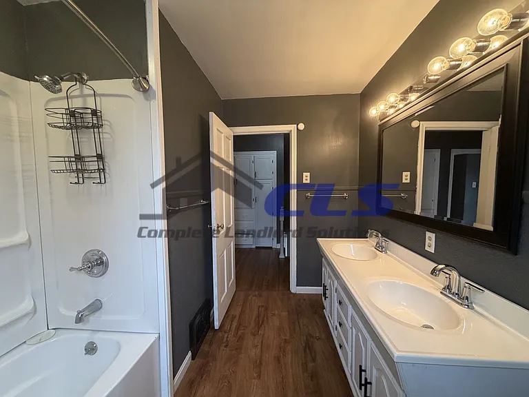 2116 Poplar St — Photo 11