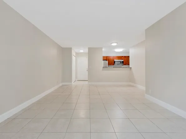 1530 Crescent Cir APT 1, Lake Park, FL 33403