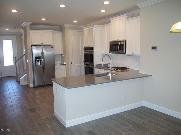 3rd image of 67 Silver Creek Pl