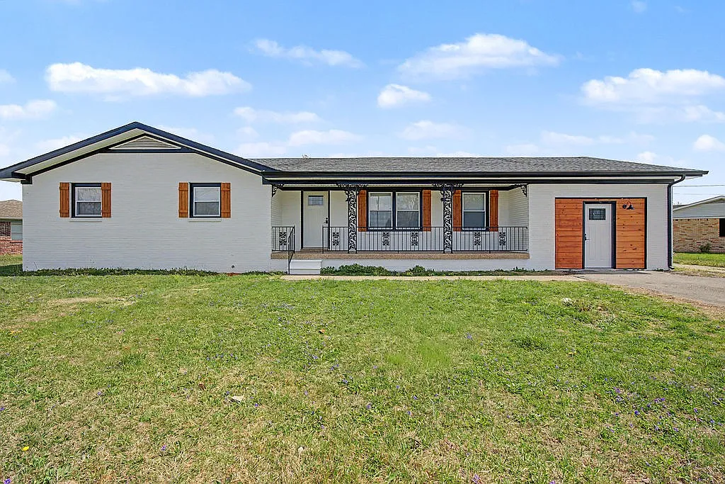 7004 Forest Park Blvd photo 1