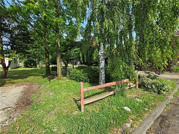 5th image of 4877 Presidential Ave