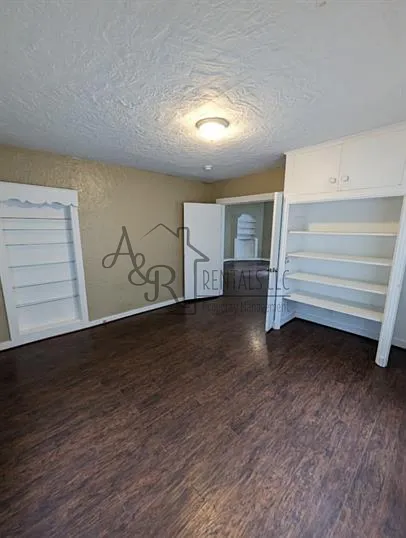 114 W Washington St — Photo 17