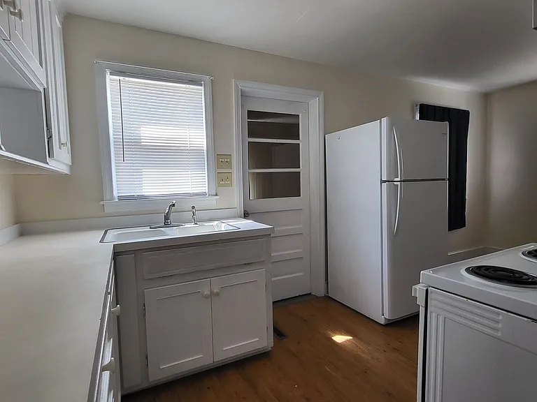 207 W 16th St — Photo 3