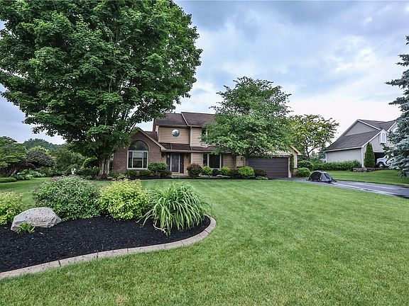 2nd image of 7 Dovehill Cir