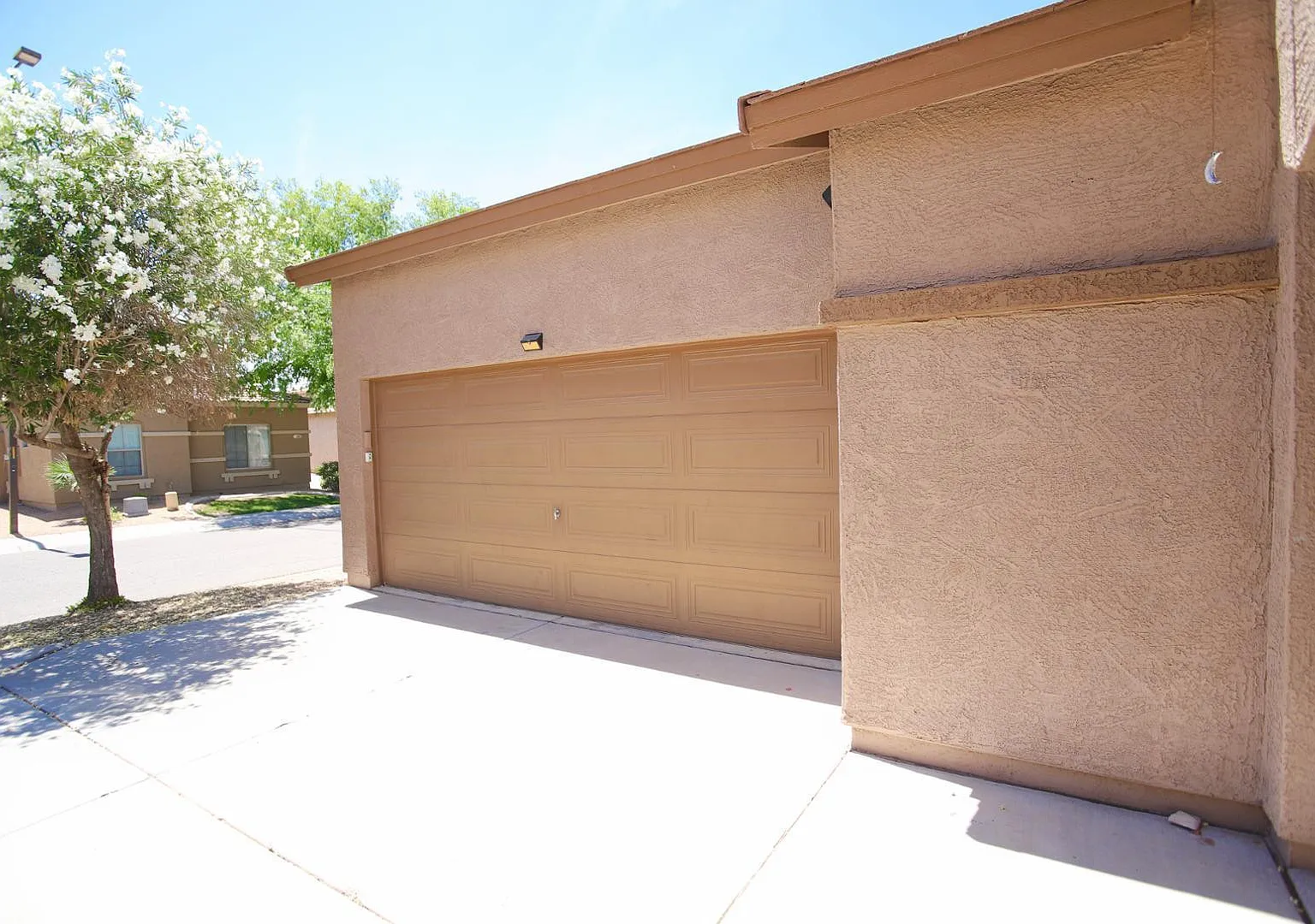 4 bed, 3.0 bath, 2053 sqft, $2,650 — Photo 3