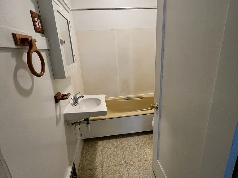 141 Avenue E — Photo 17