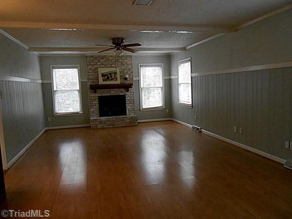 3rd image of 702 Twyckenham Dr