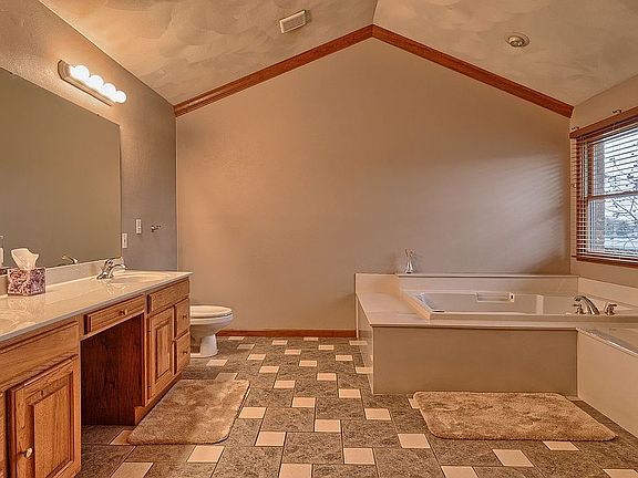 5th image of 674 Monaco Dr