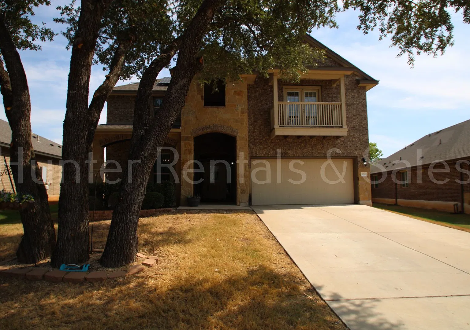 Beautiful Two-Story Home with Private Balcony — Photo 1