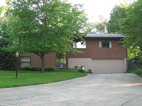 1st image of 1004 S Briarwood Dr