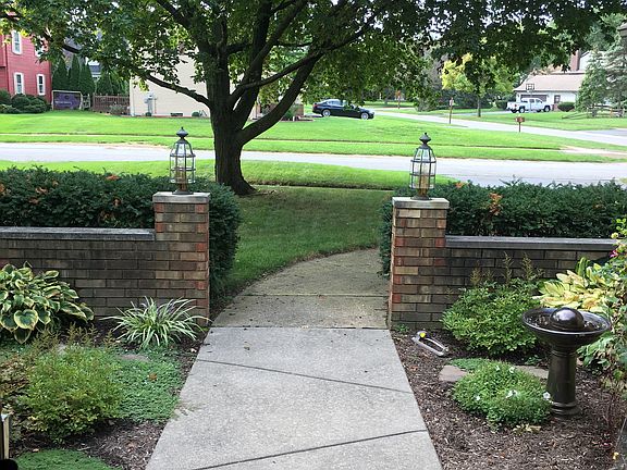 2nd image of 790 Oak Knoll Dr