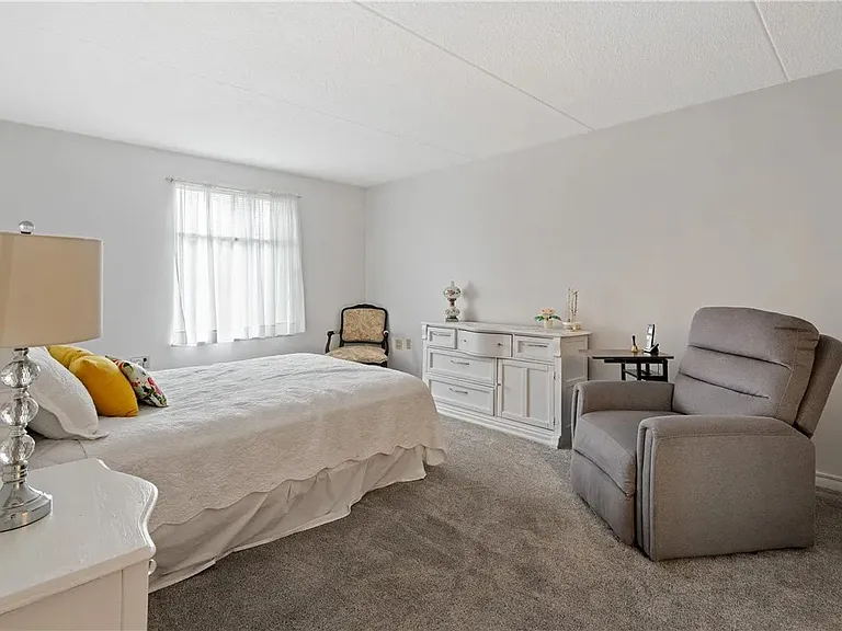 2120 Greentree Rd #705E — Photo 6