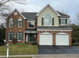 16 Sullivan Dr, Basking Ridge, NJ 07920