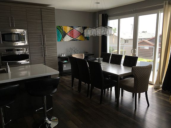Dining area, off kitchen.