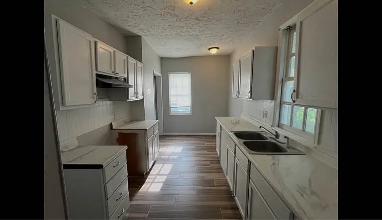 1058 Crescent Ave — Photo 7