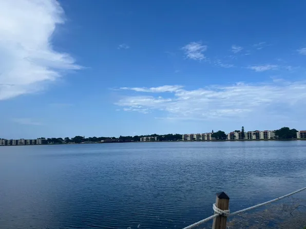 114 LAKE EMERALD Drive #401, Oakland Park, FL 33309