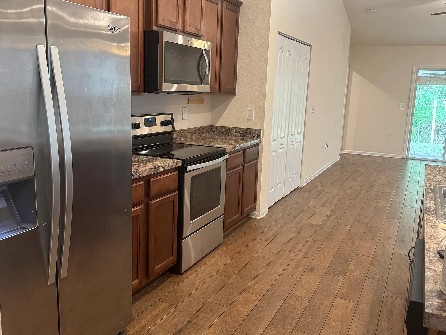 3 bed, 1450 sqft, $2,350 — Photo 3