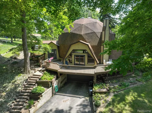 10740 Pine Bluff Ave, Whitmore Lake, MI 48189