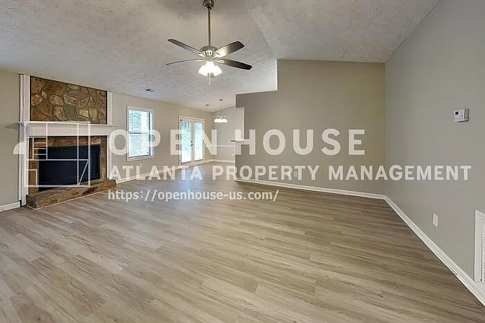 815 Riverstone Ln — Photo 8
