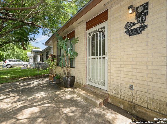 3rd image of 1915 W Gerald Ave