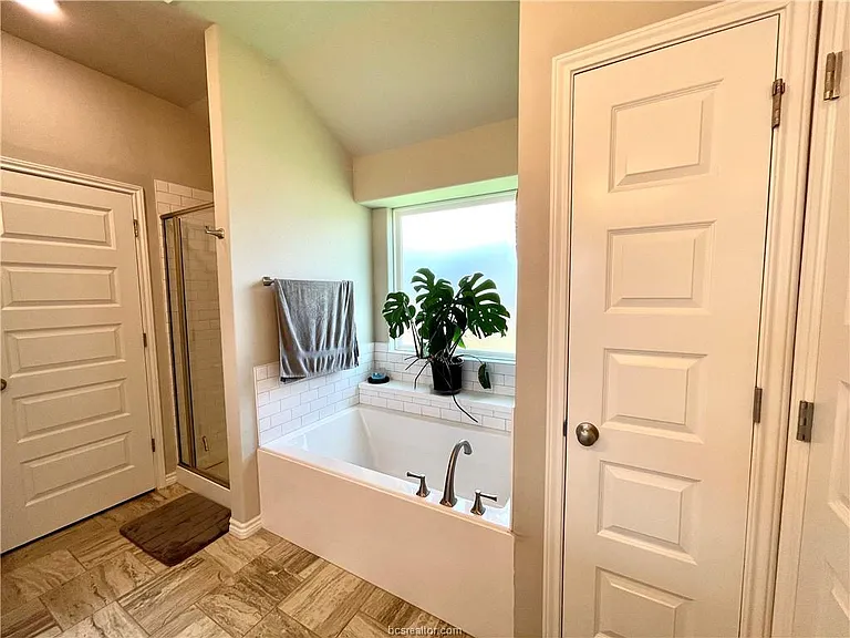 1918 Meridian Ct — Photo 12