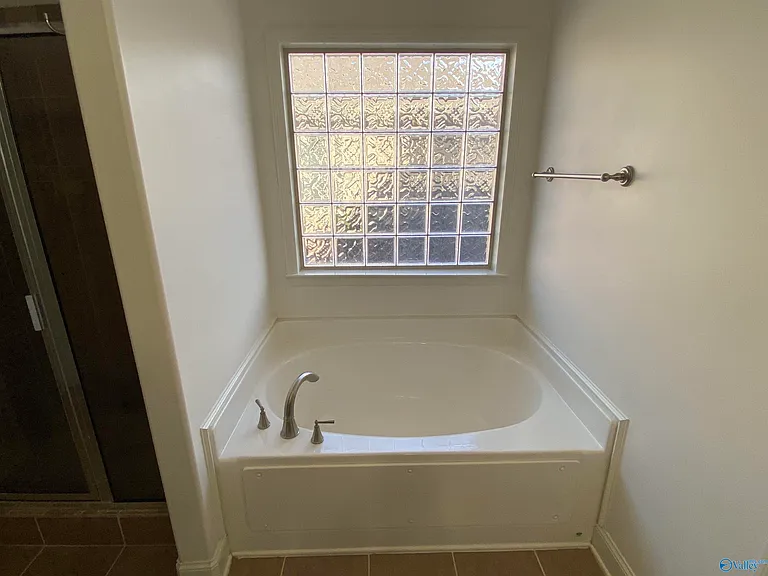 3015 Hampstead Dr SE — Photo 9