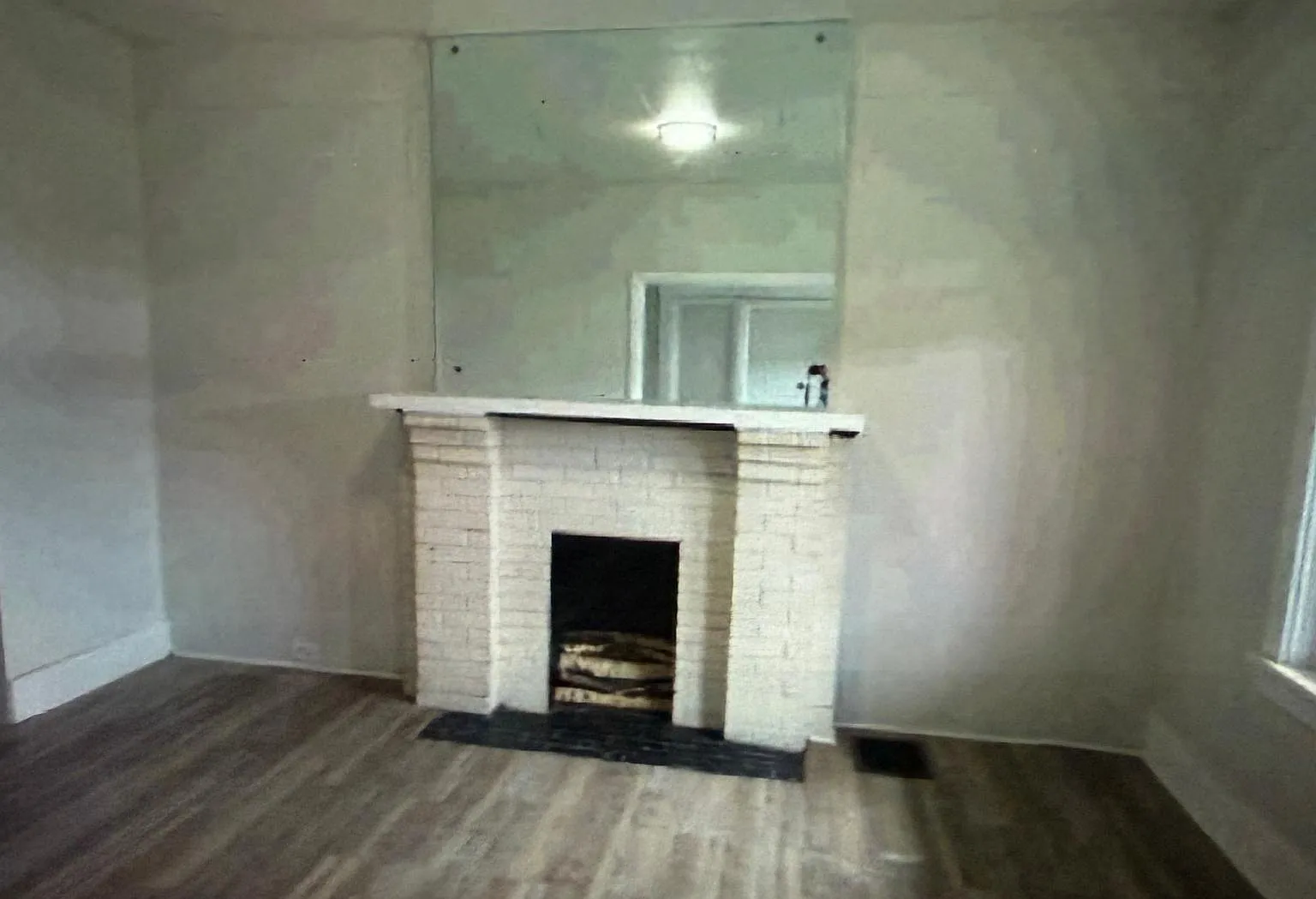 3 bed, 1305 sqft, $1,600 — Photo 2