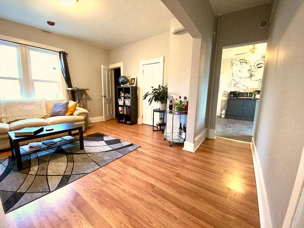 Building Photo - 954 Lowry Ave NE #1