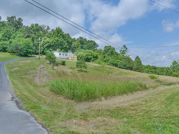 3rd image of 451 Geisler Rd