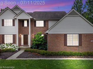 12566 Cedar View Ln, South Lyon, MI