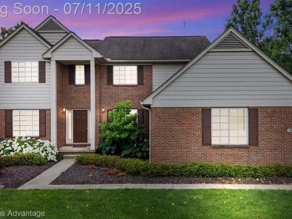 12566 Cedar View Ln, South Lyon, MI 48178