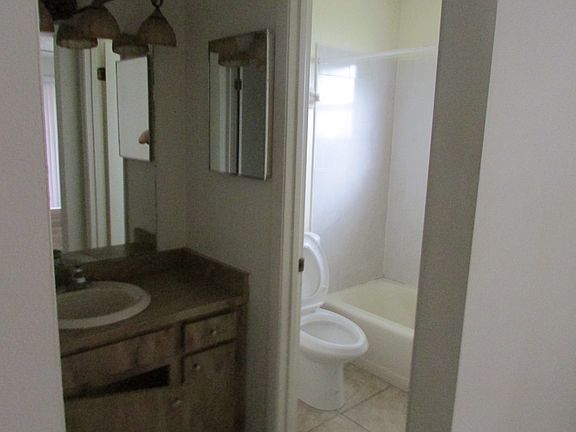 4th image of 174 Dartmouth St